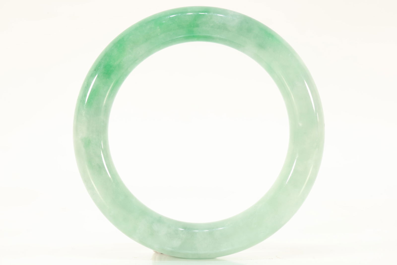 Jadeite Bangle: Jadeite Bangle (8 x 1cm)