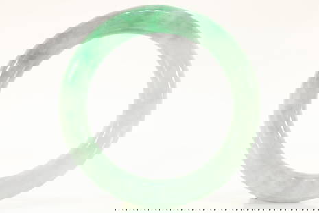 Jadeite Bangle: Jadeite Bangle (8 x 1cm)
