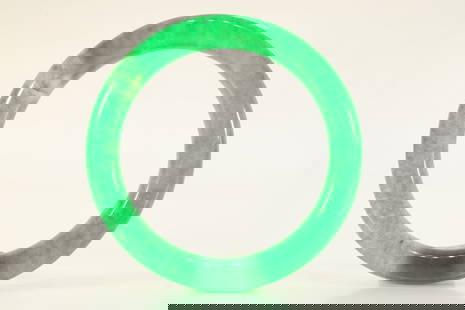 Jadeite Bangle: Jadeite Bangle (8.3 x 2cm)