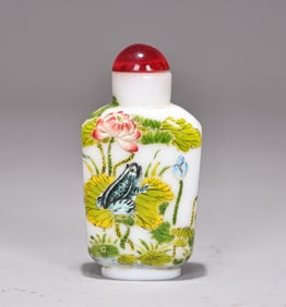 Chinese Enamel Drawing Frog with Lotus Glassware Snuff Bottle