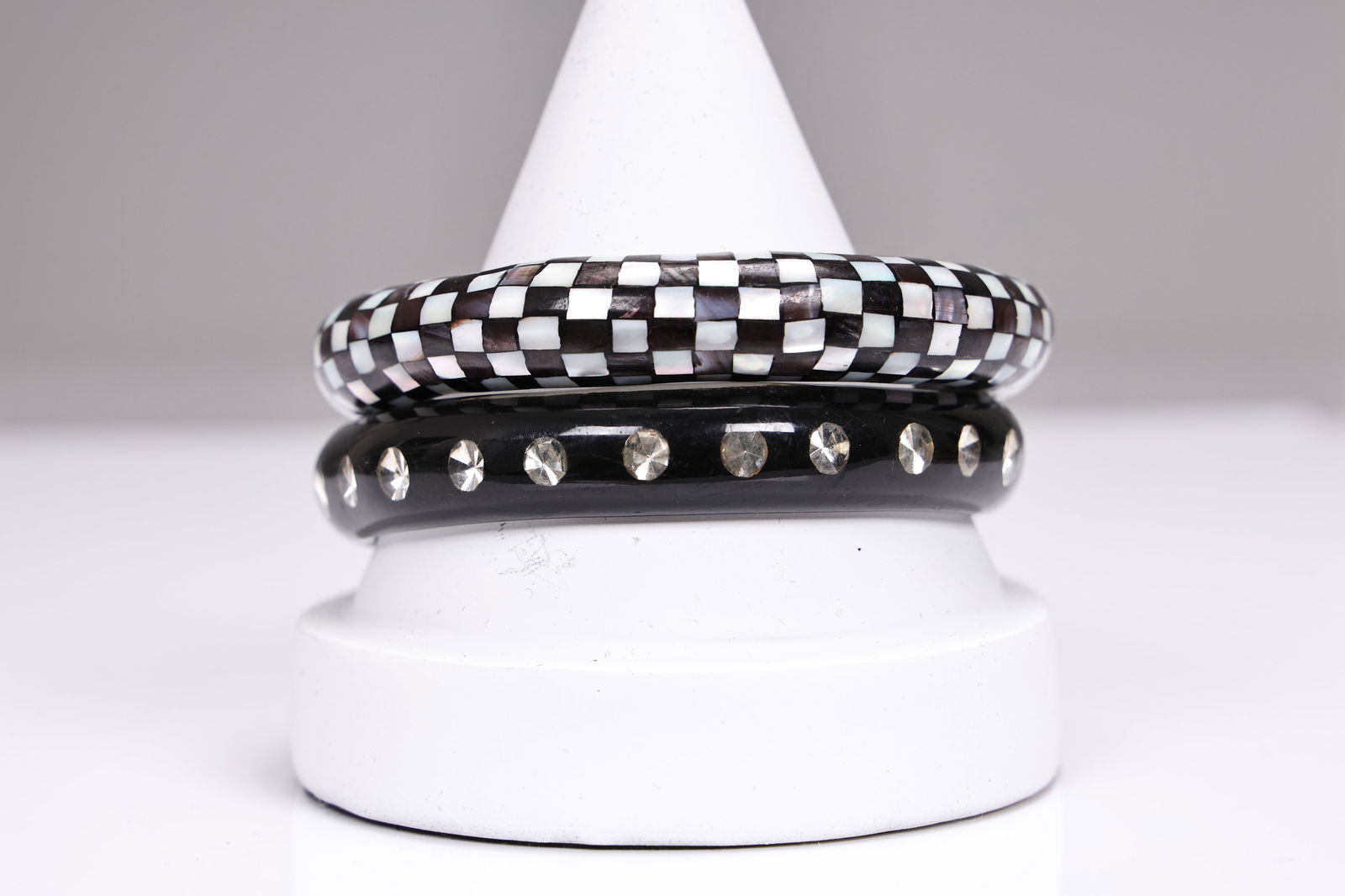 Mother Of Pearl Mop Mosaic Bangle With Rhinestone Lucite Bangle: Mother Of Pearl Mop Mosaic Bangle With Rhinestone Lucite Bangle (7 x 1.5 cm each)