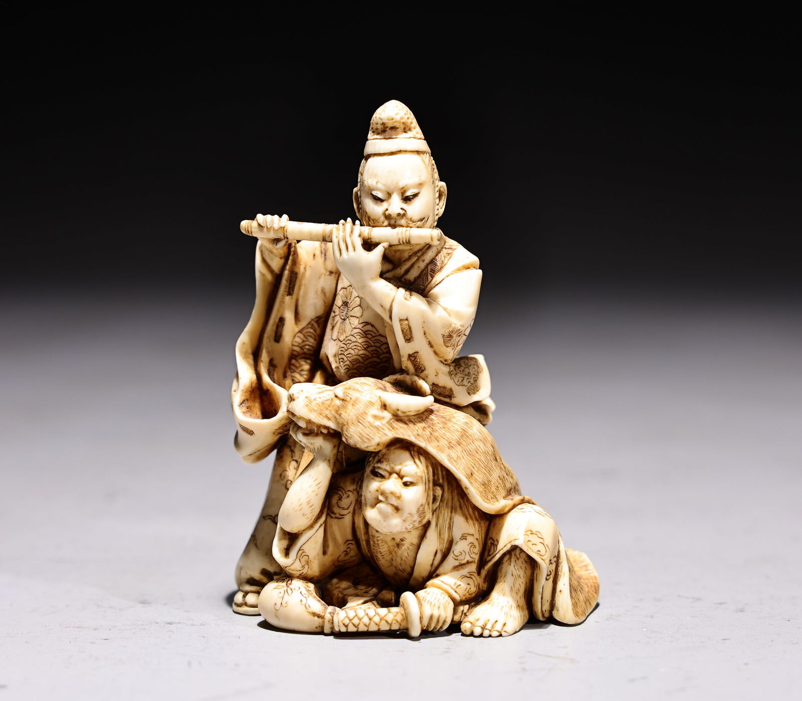 Japanese Bone Carved Figure Flute Player And Preforming Netsuke: Japanese Bone Carved Figure Flute Player And Preforming Netsuke (5 x 4 x 7 cm)
