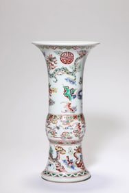 Wucai Dragon Pattern Porcelain Vase