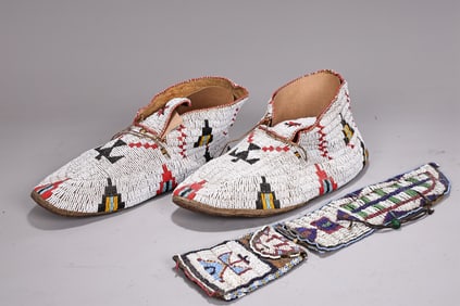 Native American Suede Leather Indian Beaded Moccasins And Purse, Sheath