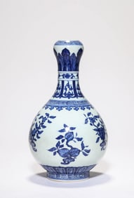 Blue and White Fruite Pattern Porcelain Vase