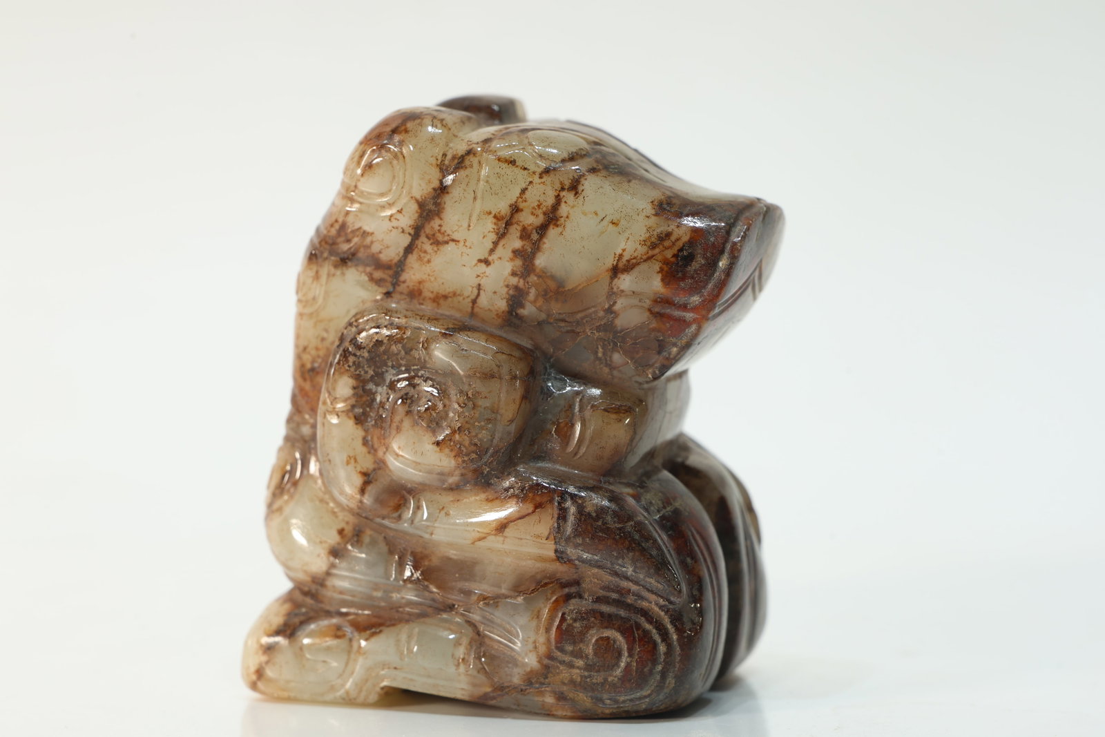 Jade Carved Beast Shape Ornament: Jade Carved Beast Shape Ornament (6 x 4.5 x 3.5cm)