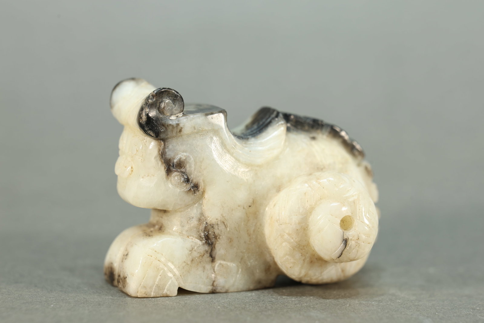 Jade Carved Beast Shape Ornament: Jade Carved Beast Shape Ornament (5.5 x 4 x 2cm)