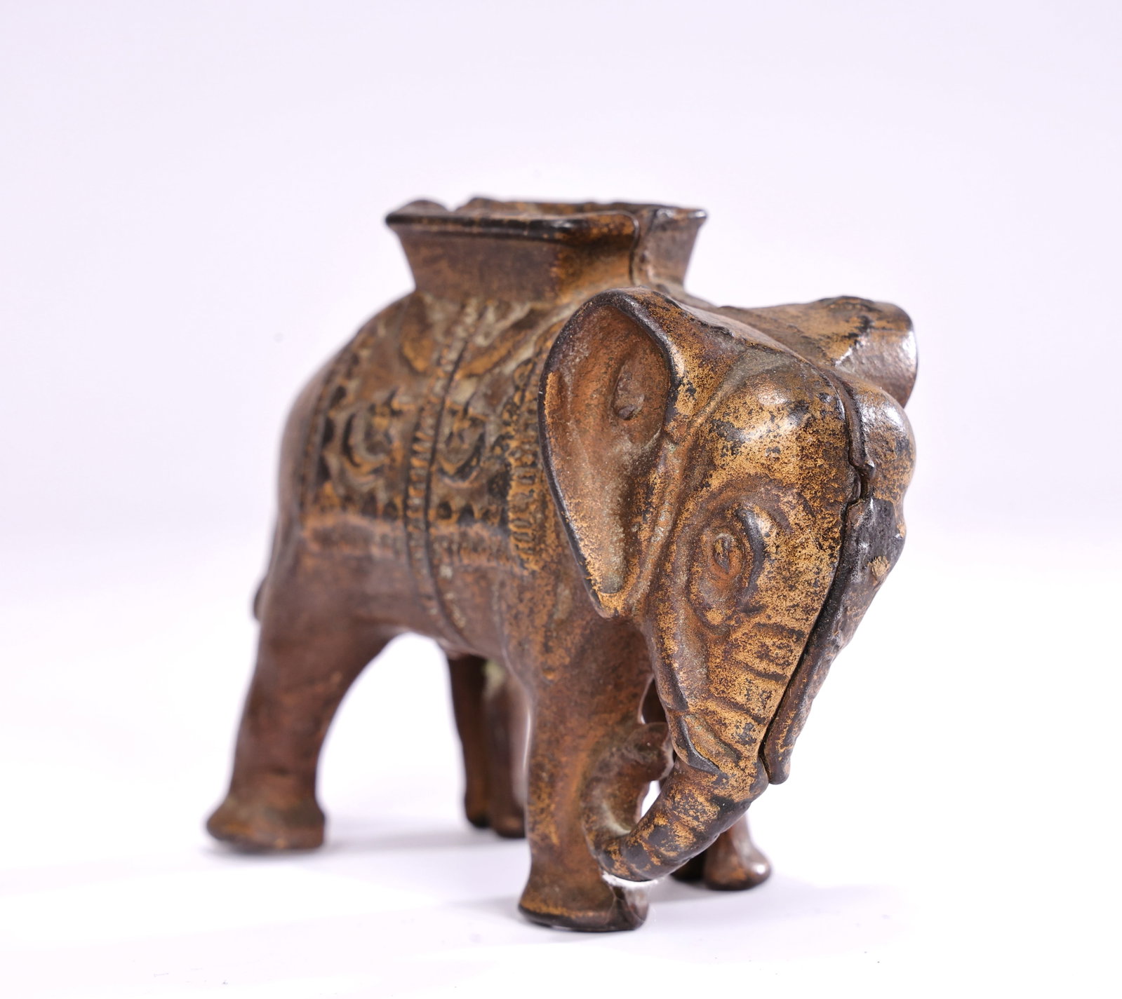 Vintage Elephant With Howdah Cast Iron Bank AC Williams: Vintage Elephant With Howdah Cast Iron Bank AC Williams (9 x 4 x 7 cm)