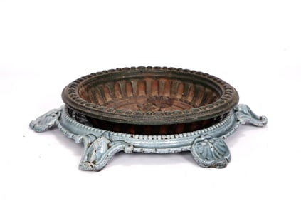 Cast Iron Round French Planter And Oyster Ceramic Tray