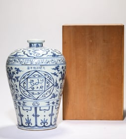 Blue and White Flower and Arven Pattern Porcelain Vase