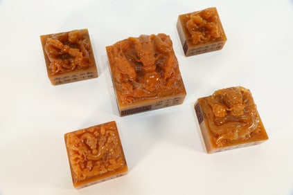 Group of Five Shoushan Tianhuang Carved Dragon Shape Stone Seal