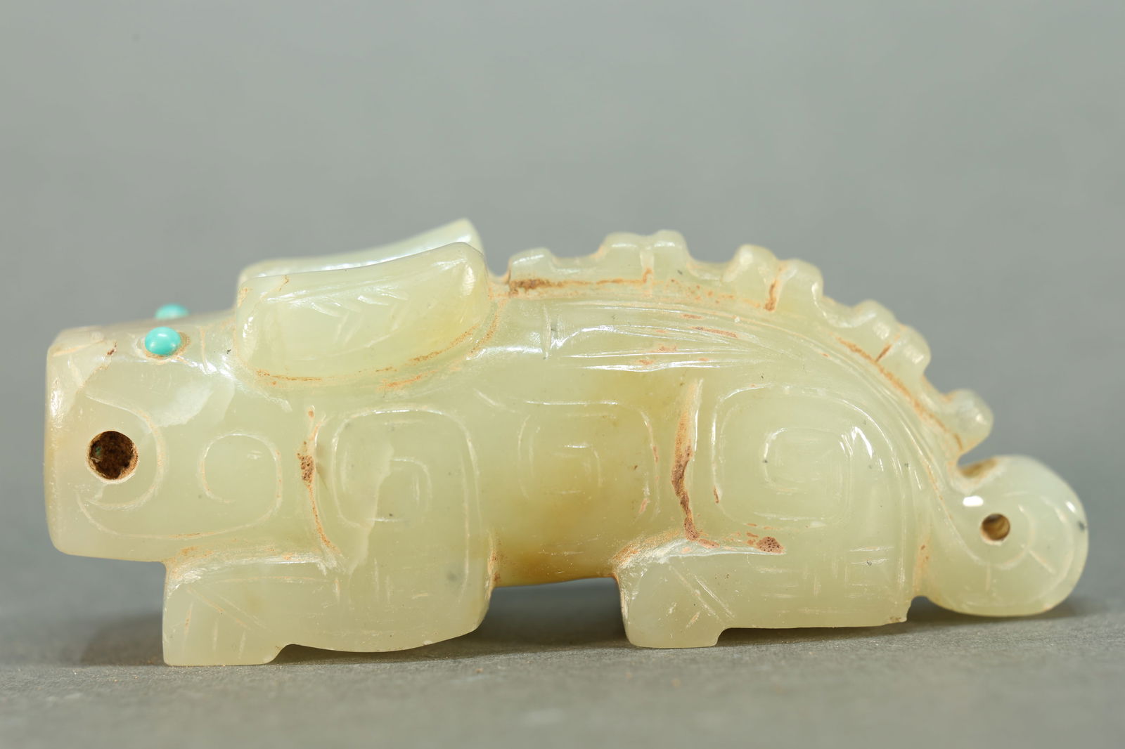 Jade Inlaid Turquoise Carved Beast Shape Ornament: Jade Inlaid Turquoise Carved Beast Shape Ornament (7.8 x 2.7 x 3cm)