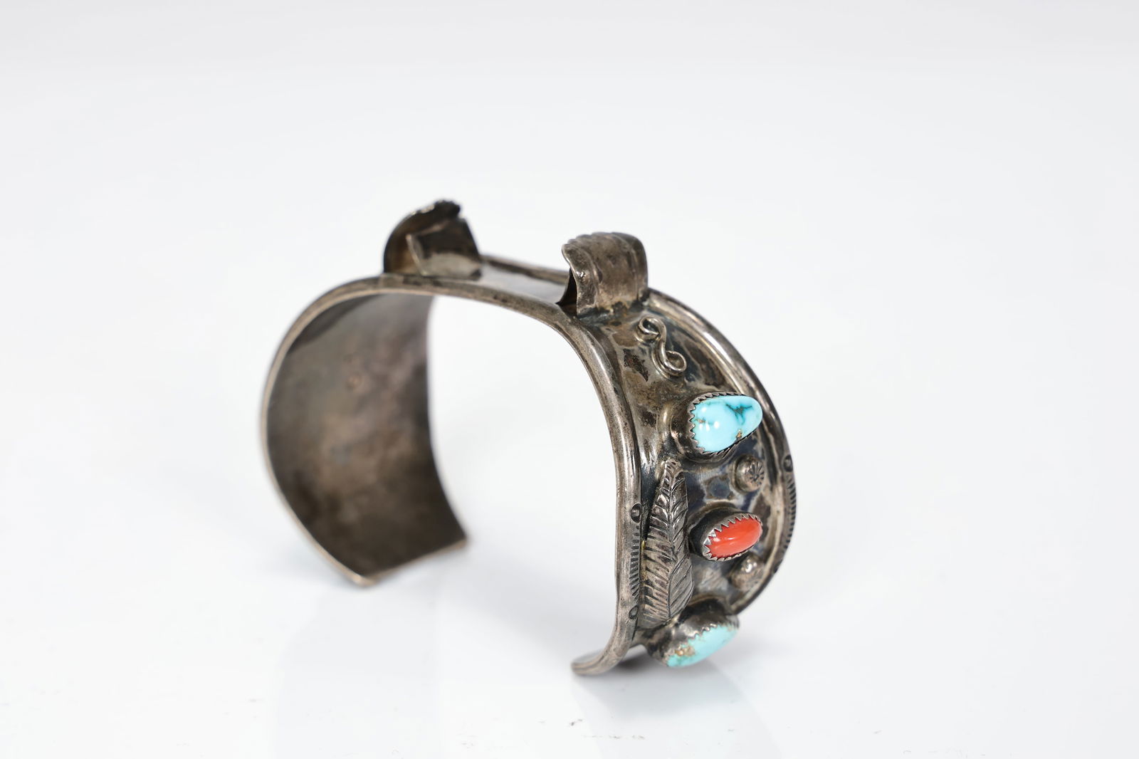 Navajo Sterling Silver Turquoise And Coral Watch Cuff Signed O.J: Navajo Sterling Silver Turquoise And Coral Watch Cuff Signed O.J (7.5 x 5.5 x 3.2 cm)