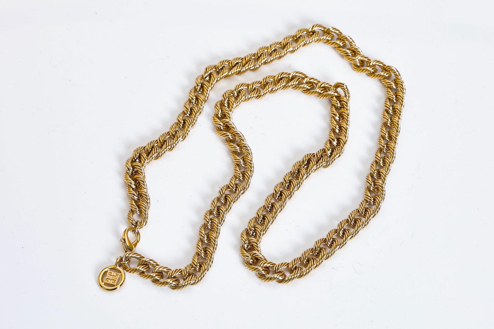 Vintage Givenchy 80s Gold Twist Chain Necklace: Vintage Givenchy 80s Gold Twist Chain Necklace (30 x 1 cm)