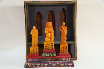 Group of Three Shoushan Tianhuang Carved Lion and Buddha Shape Stone Seal