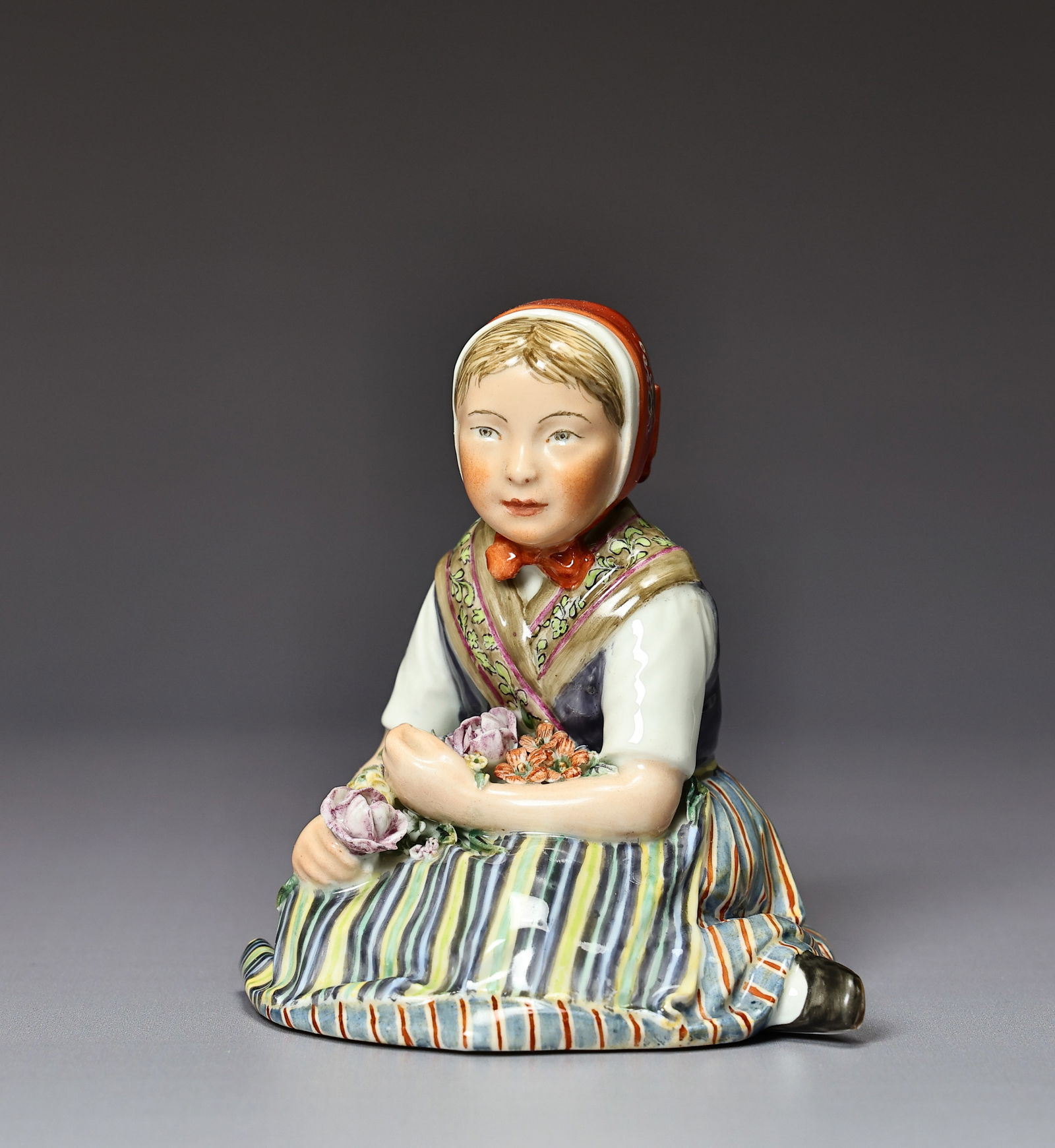 Royal Copenhagen Peasant Girl Figure Carl Hansen #12417: Royal Copenhagen Peasant Girl Figure Carl Hansen #12417 (9.5 x 9 x 9 cm)