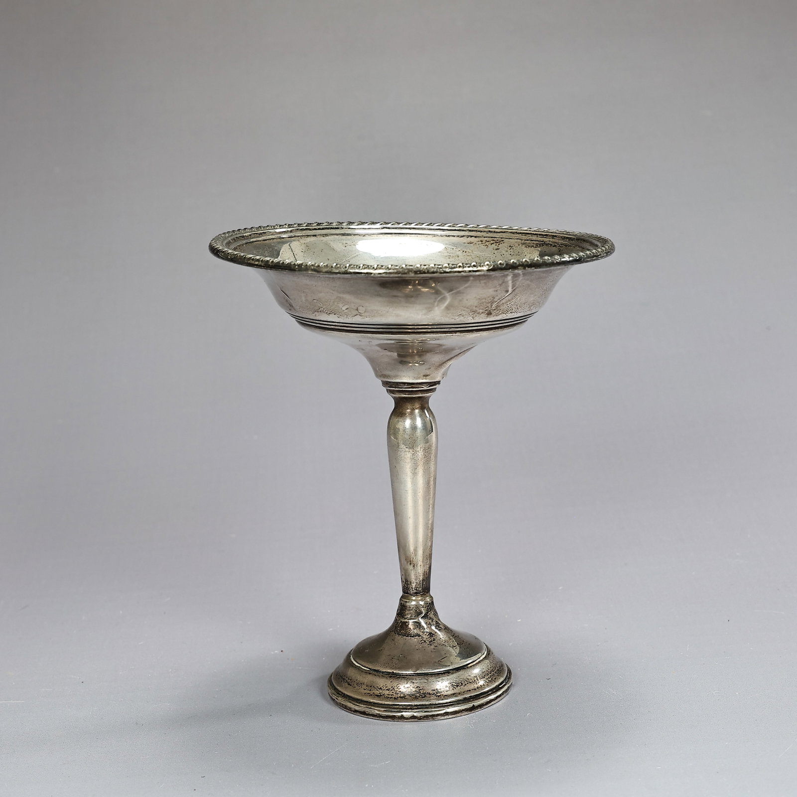 National Sterling Silver Weighted Footed Bowl: National Sterling Silver Weighted Footed Bowl (13 x 16 cm Condition: dents on the top dish )