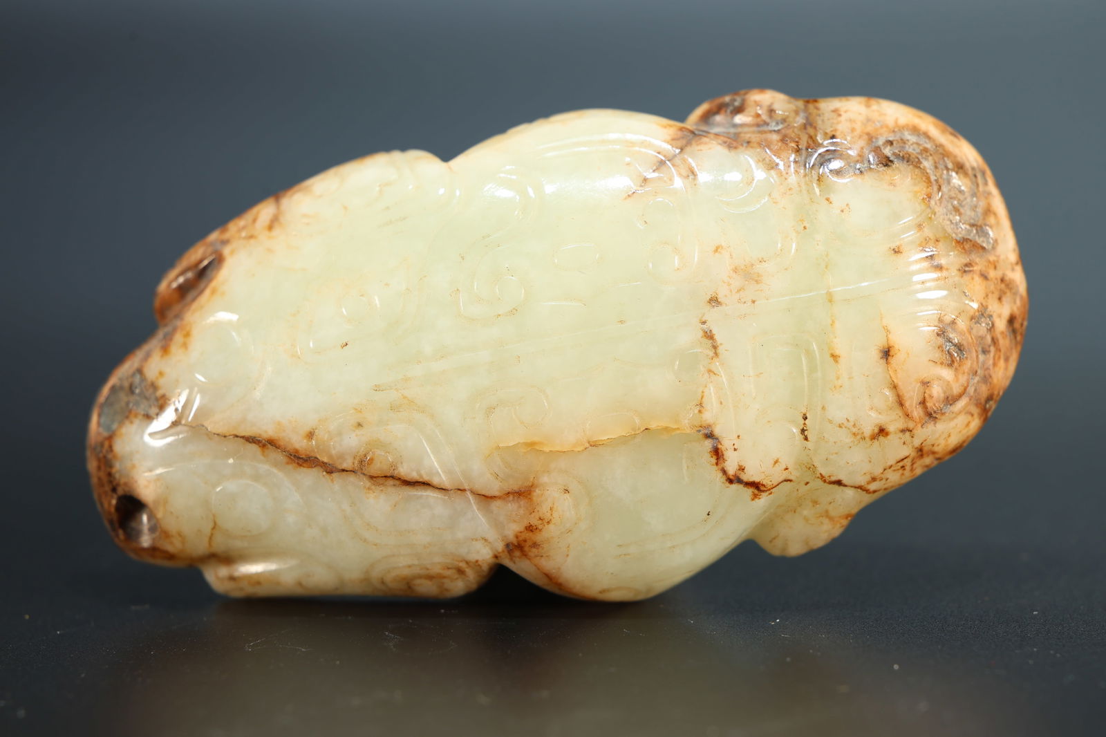 Jade Carved Beast Shape Ornament: Jade Carved Beast Shape Ornament (8.8 x 1.5 x 4.3cm)