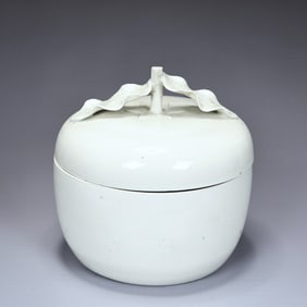 Chinese Apple Shape White Porcelain Steamer Pot