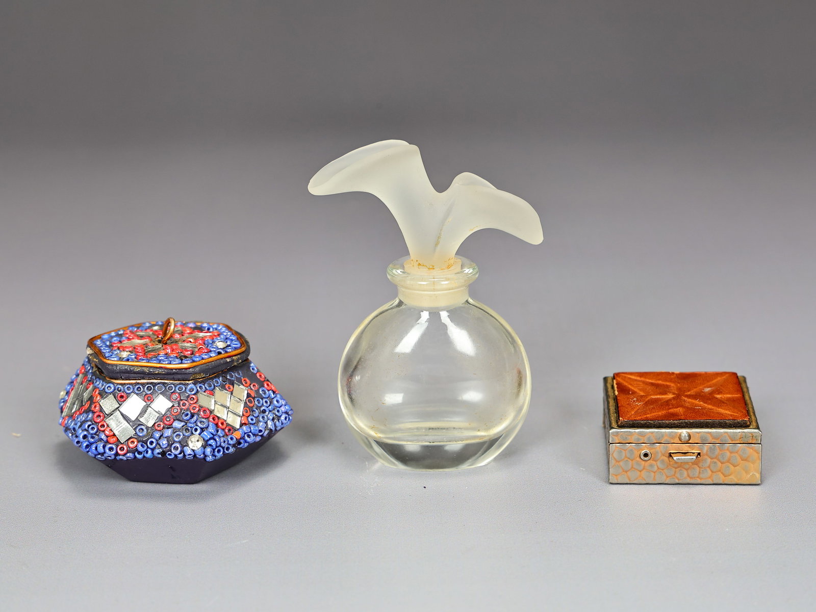 Vintage Chloe, Karl Lagerfeld Perfume Bottle And Trinket Boxes: Vintage Chloe, Karl Lagerfeld Perfume Bottle And Trinket Boxes (7 x 4.5 x 2.5 cm more or less)