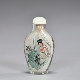 Chinese Reverse White Painted Beauty Glass Snuff Bottle