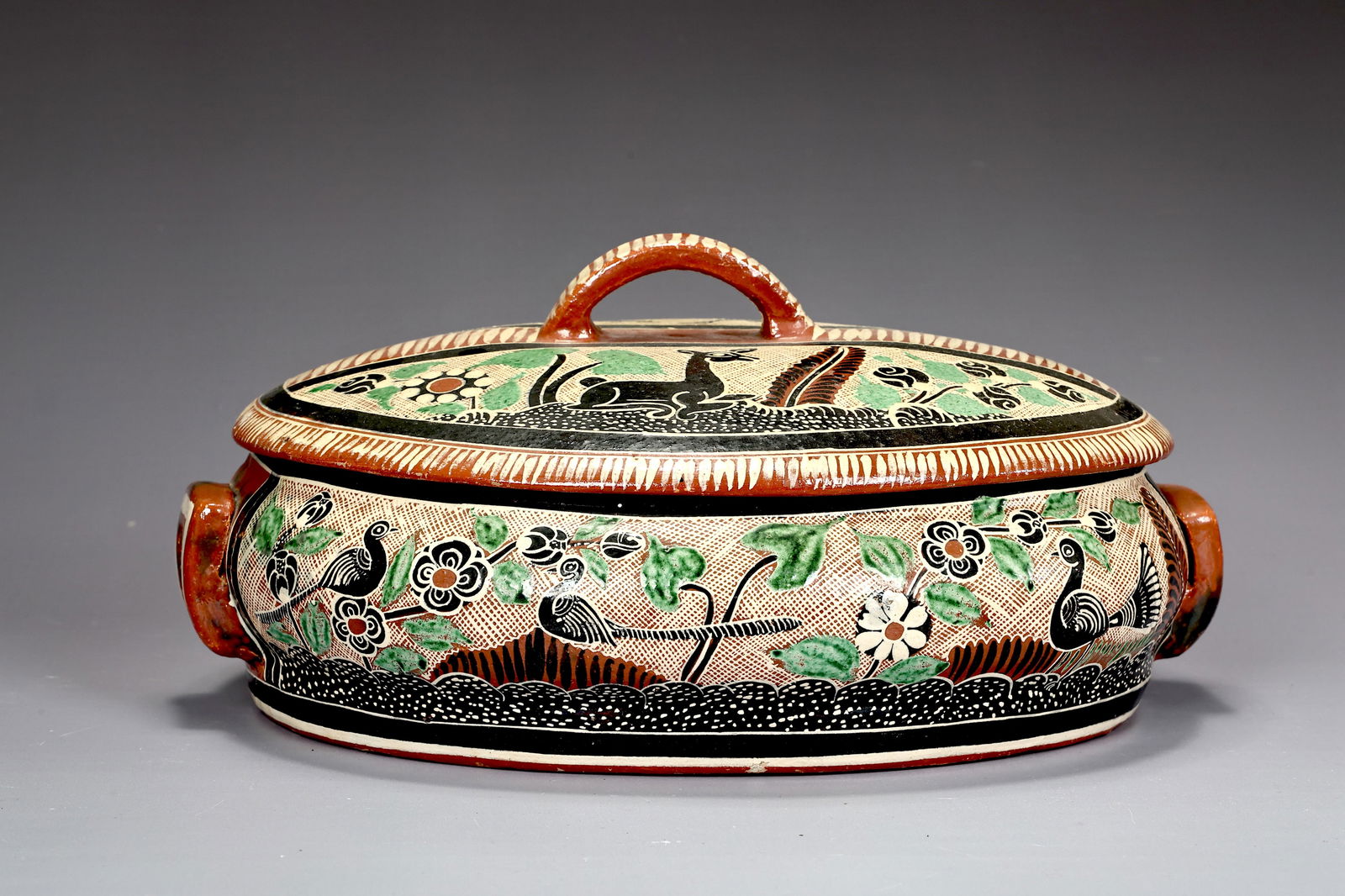 Petaillo Mexican Large Flower And Animal Motif Pottery Lidded Bowl: Petaillo Mexican Large Flower And Animal Motif Pottery Lidded Bowl (30 x 12 x 22 cm)