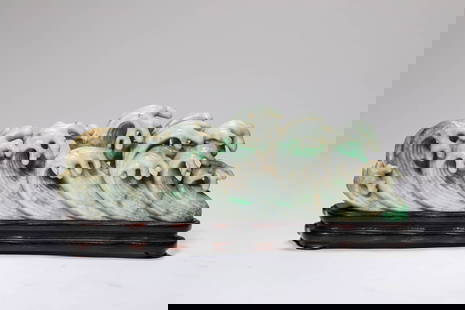 Jadeite Wave Pen Stand Figure: Jadeite Wave Pen Stand Figure (17 x 3.3 x 5.8 cm)