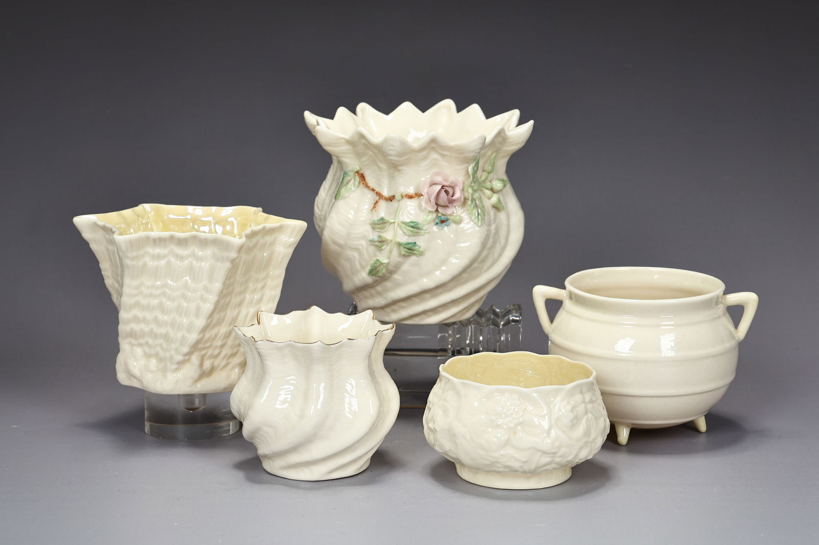Five Belleek Irish Porcelain Tableware 1926-2000: Five Belleek Irish Porcelain Tableware 1926-2000 (About 11.5 x 8 cm more or less)