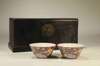 Pair of Enamel Drawing Flower Pattern Porcelain Bowl