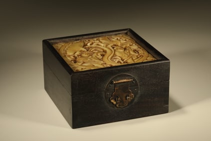 Red Sandalwood Inlaid Jade Carved Character Story Pattern Lid Box