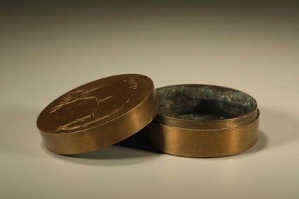 Bronze Carved Pine Tree Pattern Lid Box