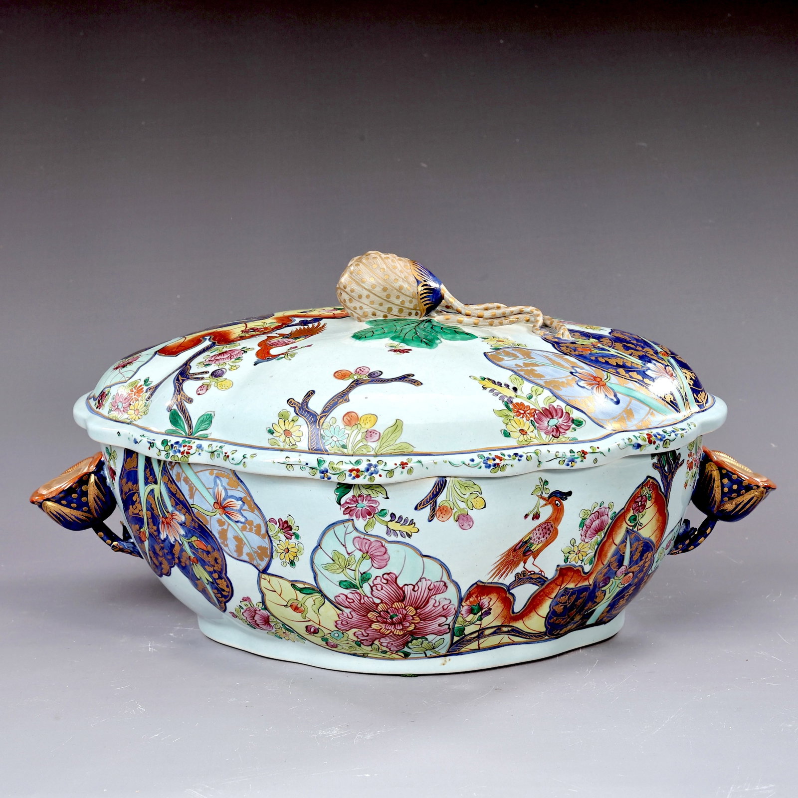 Mottahedeh Tobacco Leaf Porcelain Tureen With Lid: Mottahedeh Tobacco Leaf Porcelain Tureen With Lid (36 x 27 x 15 cm)