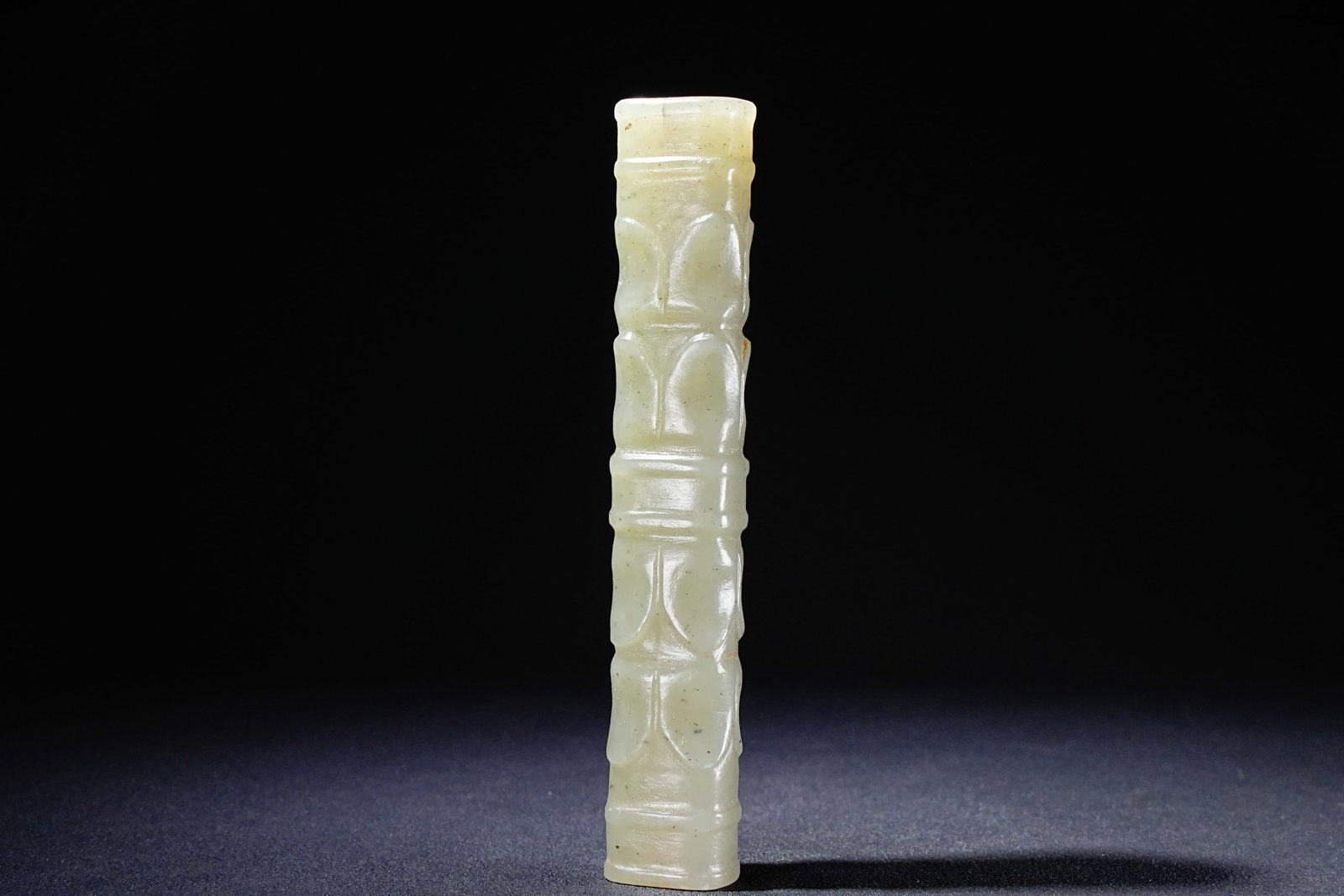 Jade Lezi: Jade Lezi (8.2 x 1.4 x 1 cm)