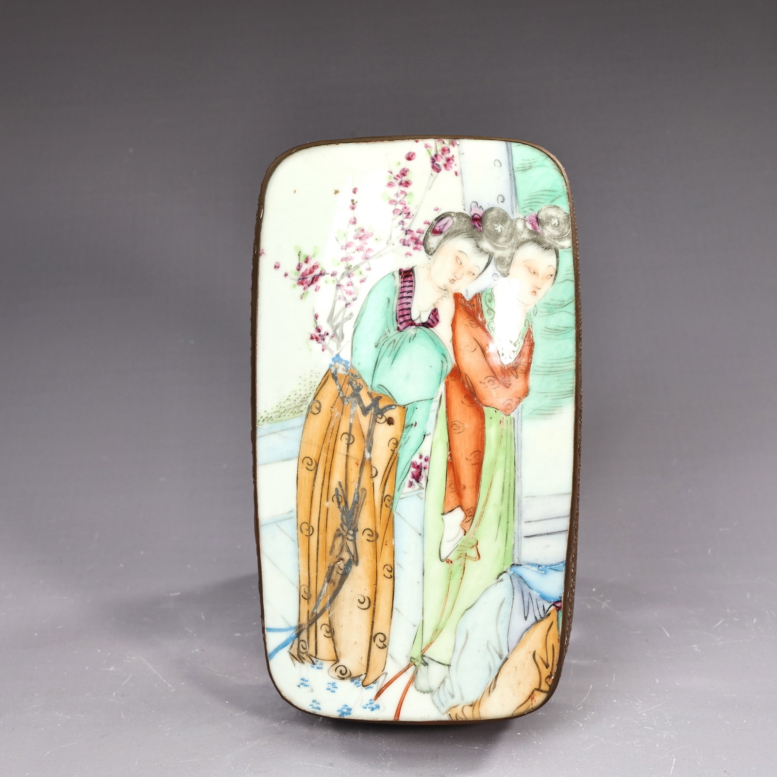 Chinese Hand Painted Beauty Porcelain Shard Top Box: Chinese Hand Painted Beauty Porcelain Shard Top Box (19 x 11 x 4.5 cm)