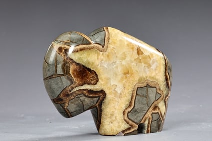 Septarian Modules Geodes Buffalo Carving Stone Bison Figurine