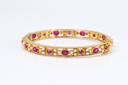 A Elegant Yellow Gold Filled Pink Gemstone Bangle Bracelet