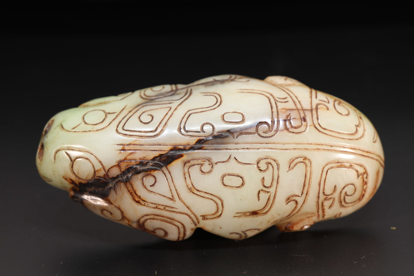 Jade Carved Beast Shape Ornament: Jade Carved Beast Shape Ornament (10 x 5 x 2cm)