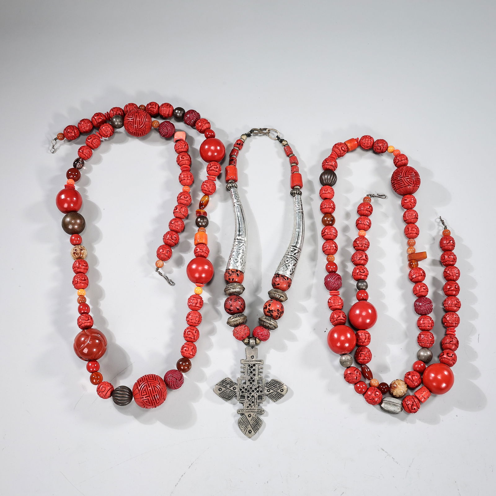 Three Chinese Cinnabar Beaded And Silver Details Necklaces (1 of 7)