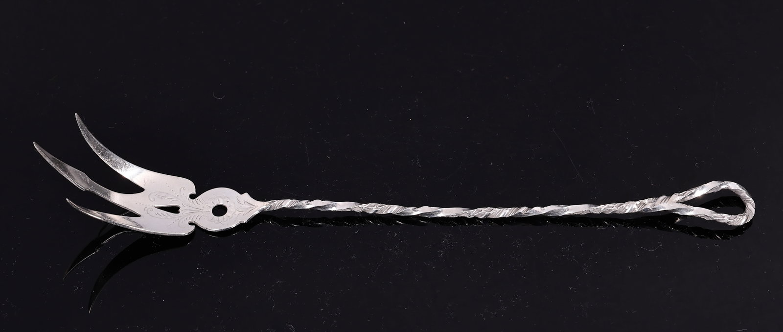 No 432 Sterling Silver Fork Fancy Twist Handle: No 432 Sterling Silver Fork Fancy Twist Handle (23 x 3.2 x 2 cm, Weight: 26.3 grams)