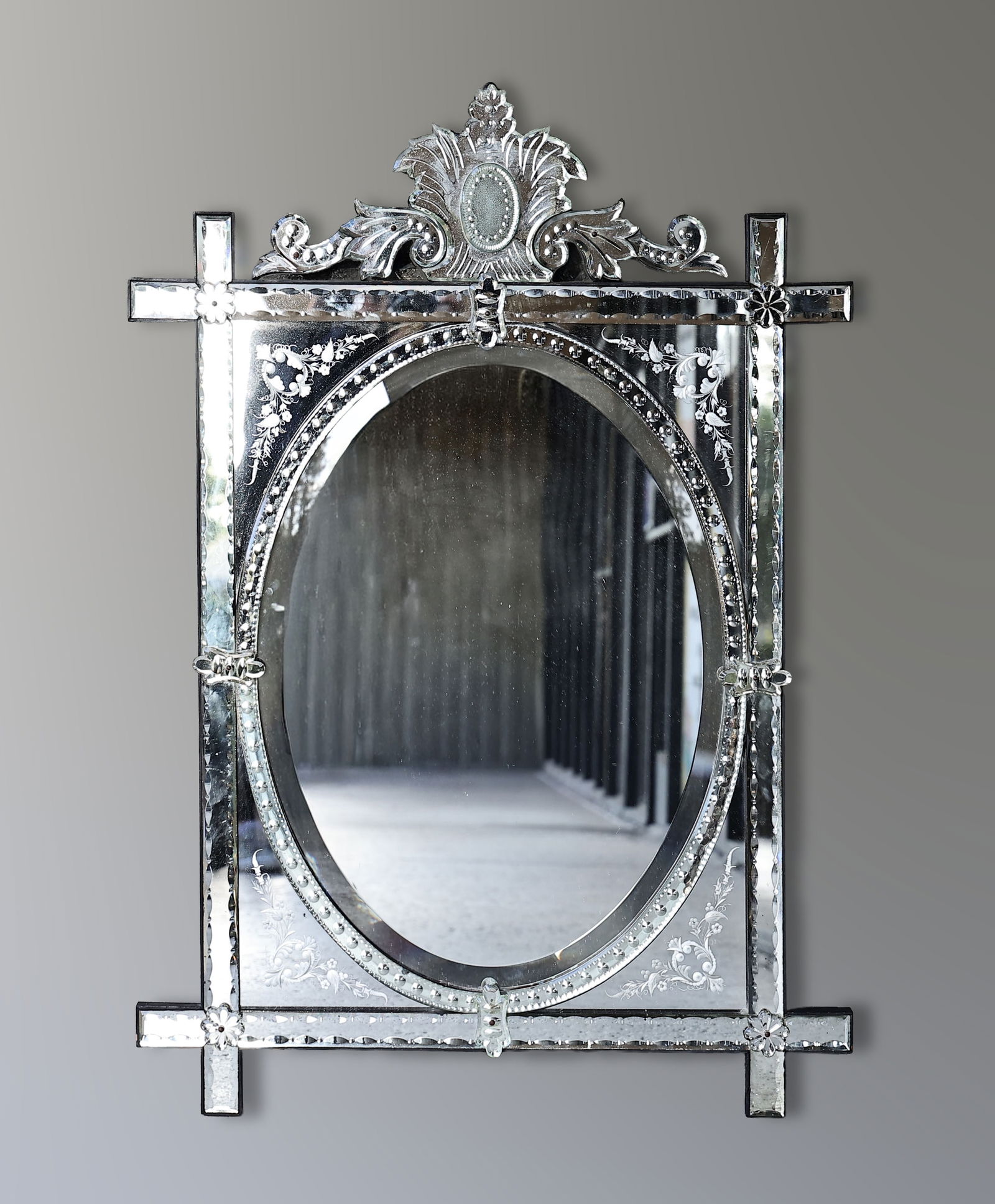 Venetian Neoclassical Style Etched Glass Mirror: Venetian Neoclassical Style Etched Glass Mirror (80 x 109 x 4 cm)