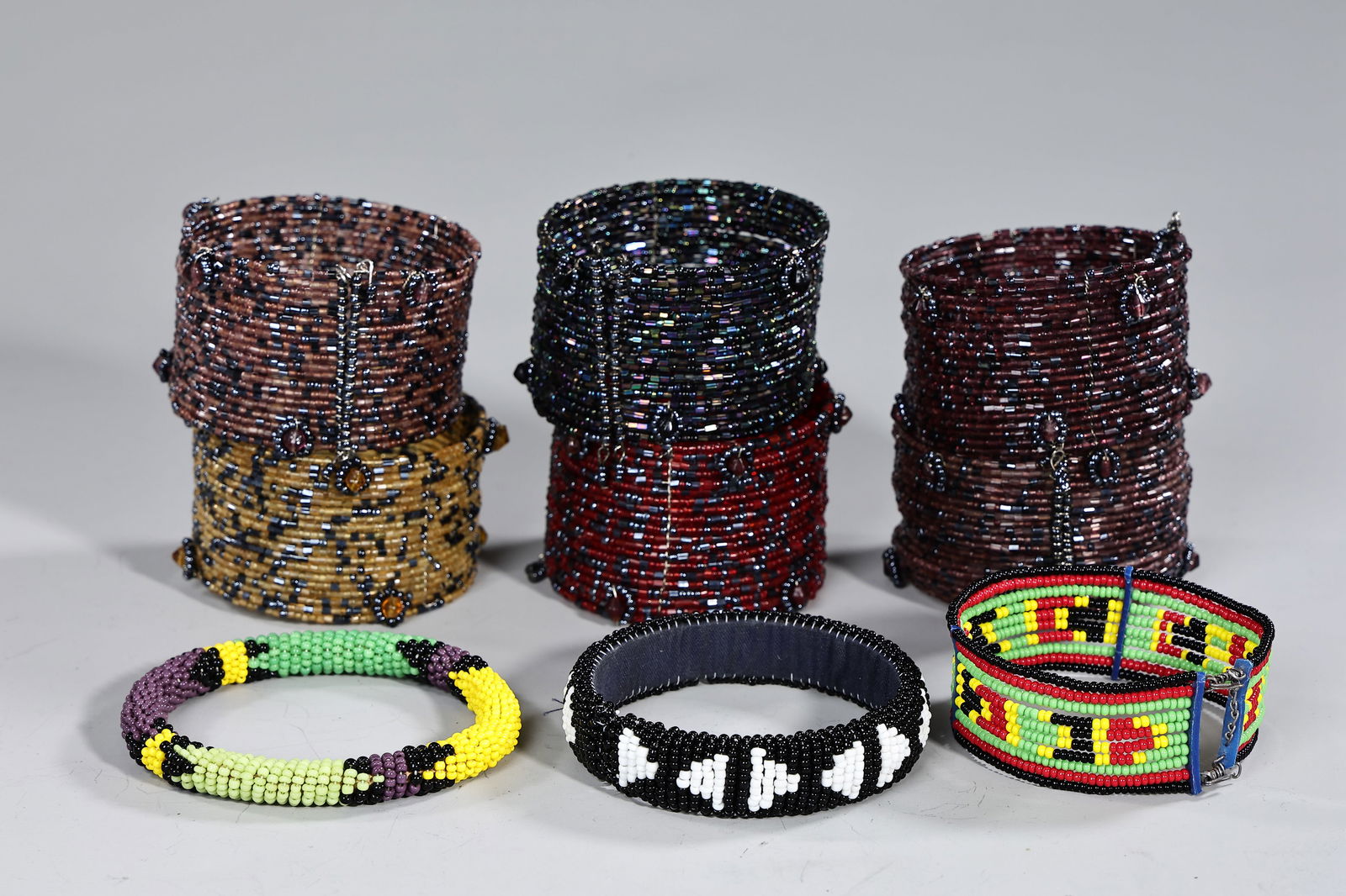 Group Of Wire And Coloured Beaded Bling Cuff Bangle Bracelets: Group Of Wire And Coloured Beaded Bling Cuff Bangle Bracelets (About 7 x 4 cm more or less)