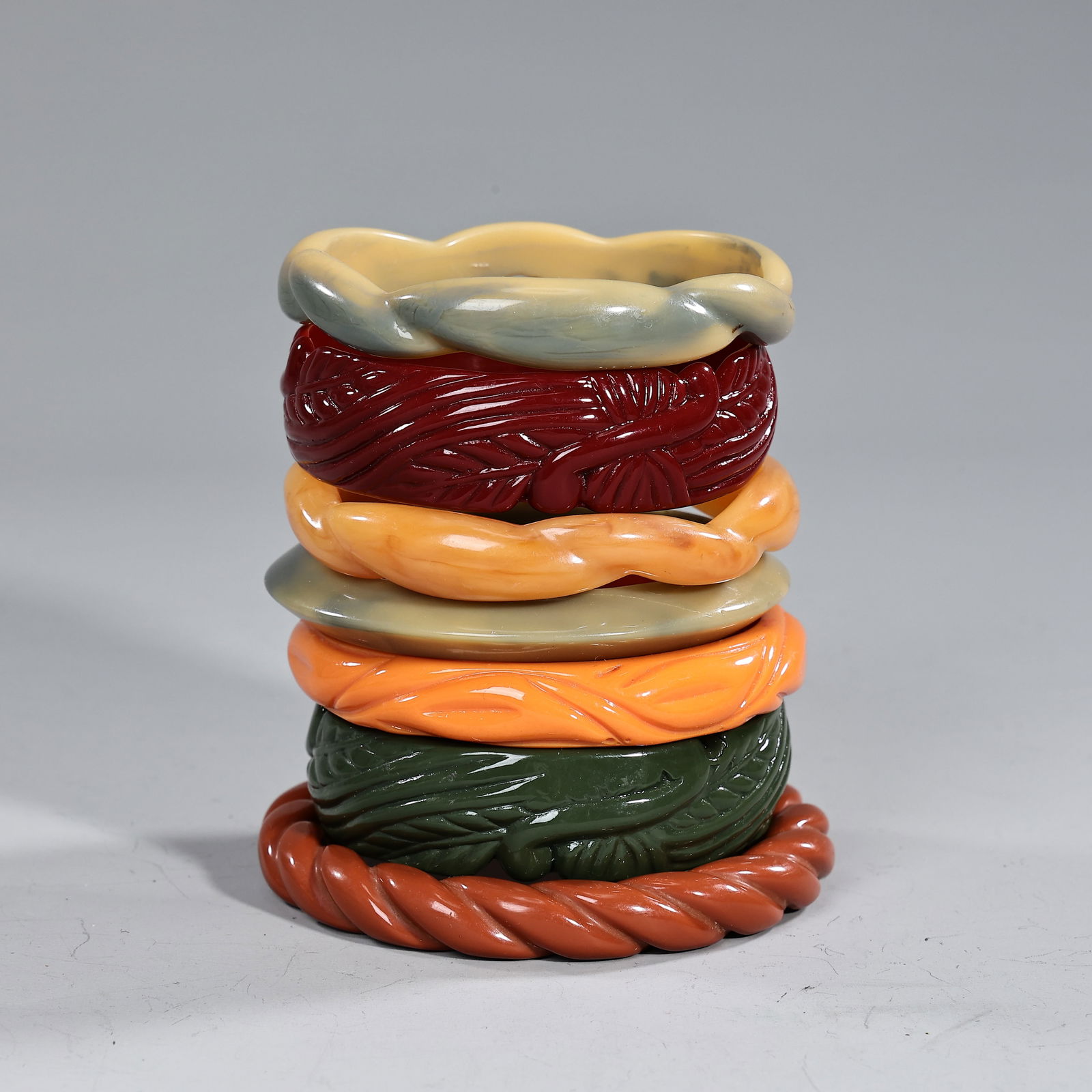 Collection Of 7 Assorted Vintage Bakelite Bracelets (1 of 5)