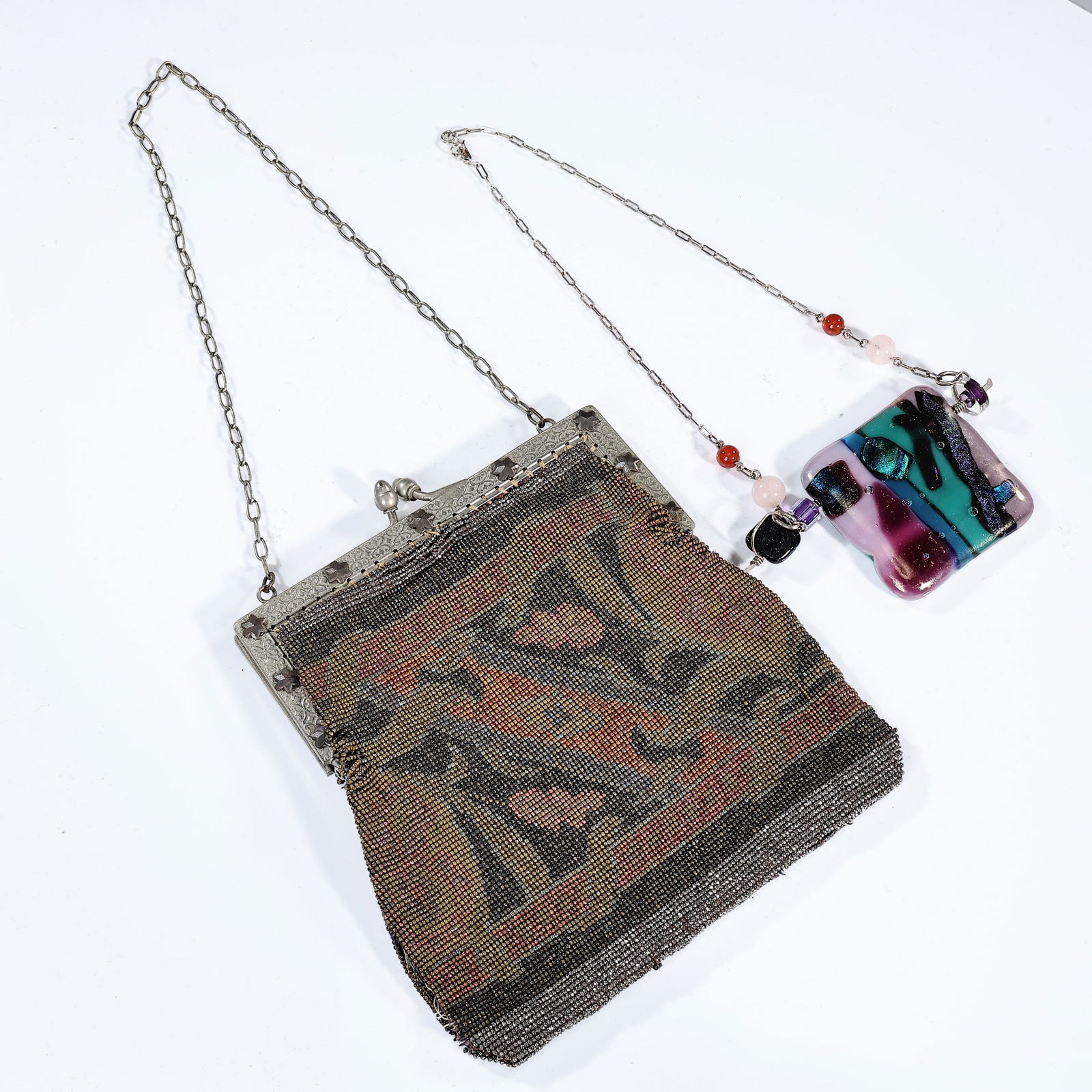 Vintage Glass Beaded Purse And Art Glass Necklace: Vintage Glass Beaded Purse And Art Glass Necklace (15 x 16 x1 cm, 10 x 22 x 1 cm)