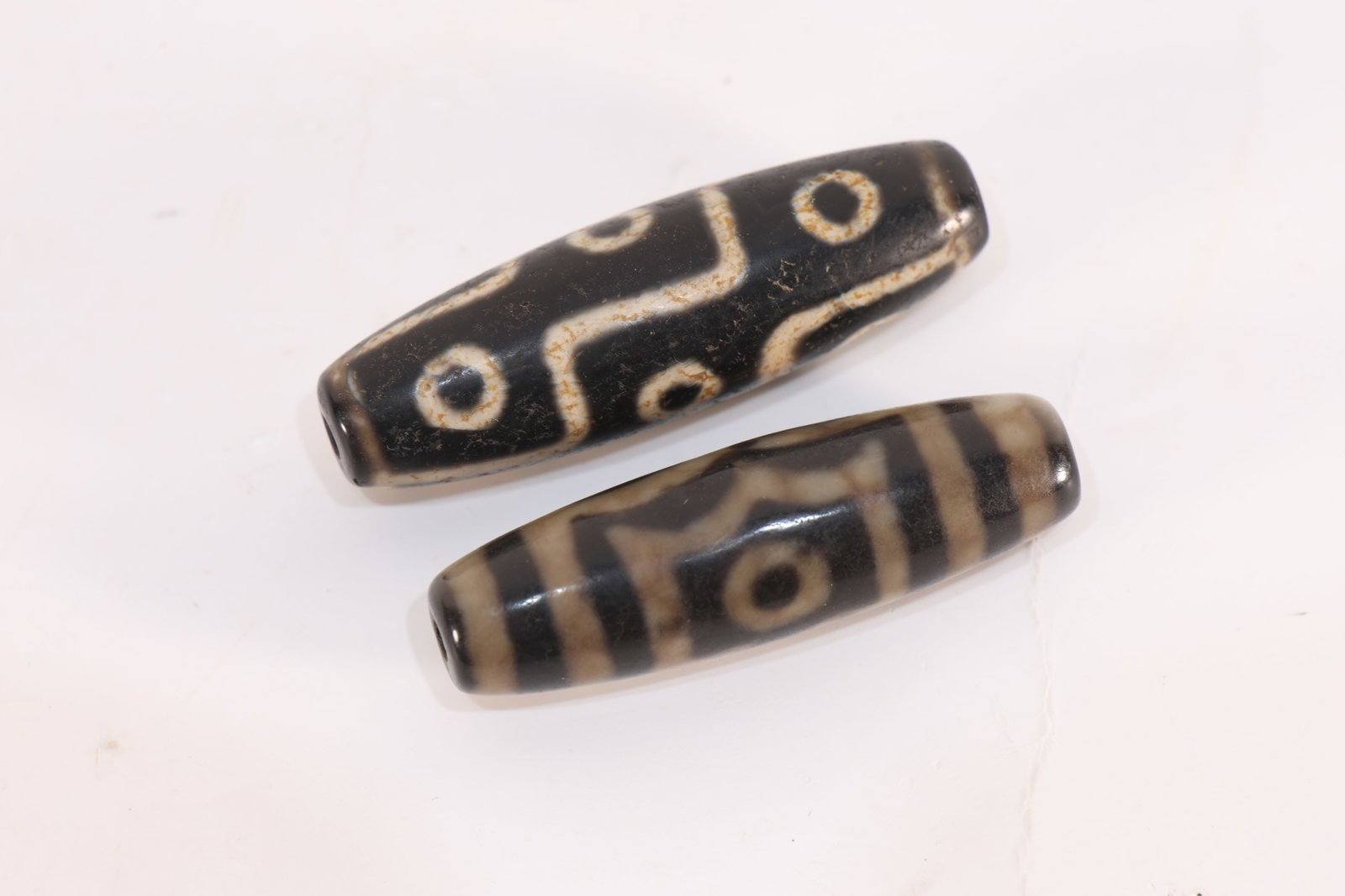 Pair of Dzi Bead Ornament: Pair of Dzi Bead Ornament (4.5 x 1.5cm)
