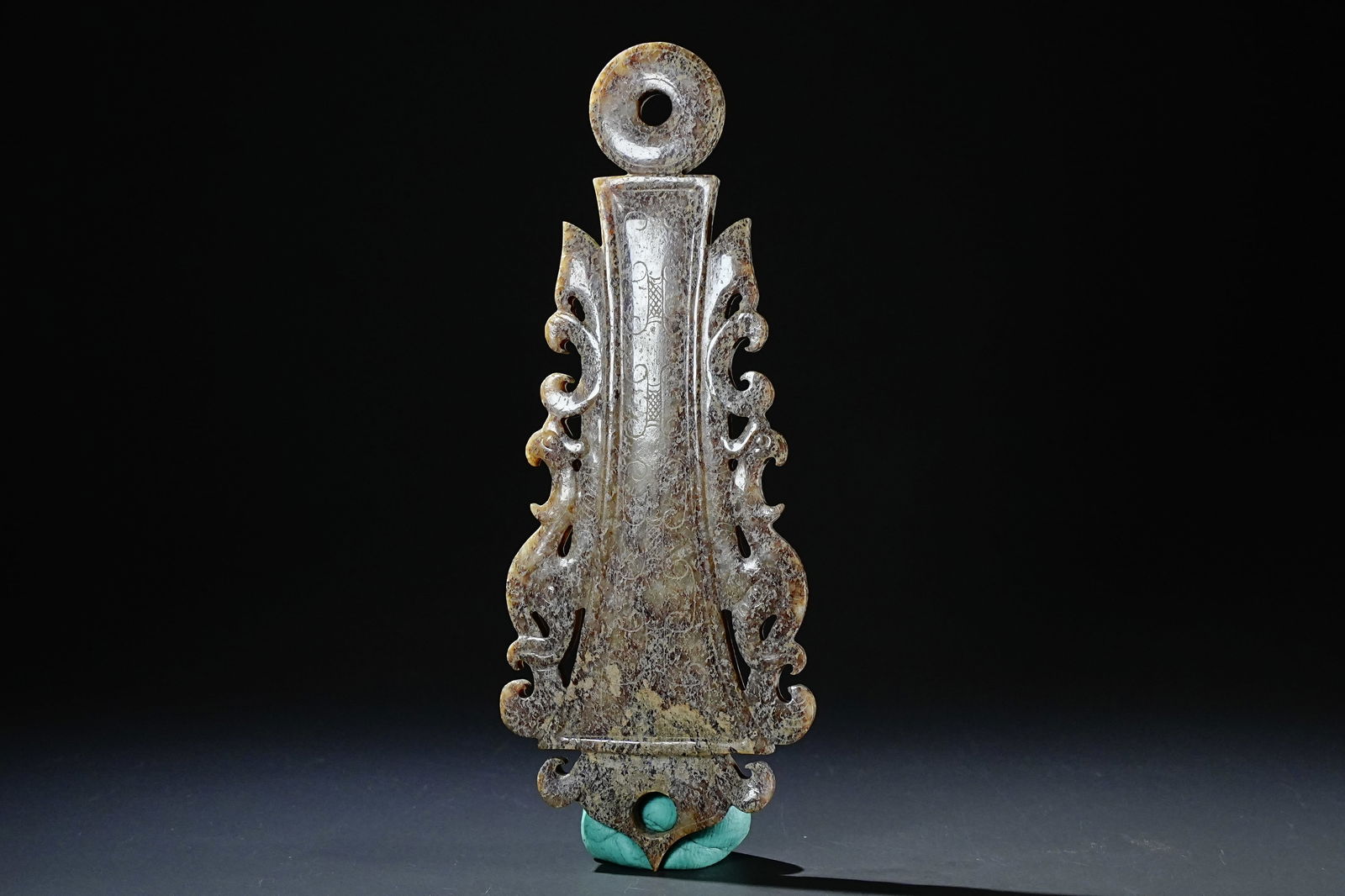 Jade Dragon Pattern Flake: Jade Dragon Pattern Flake (10 x 3.9 x 0.44 cm)