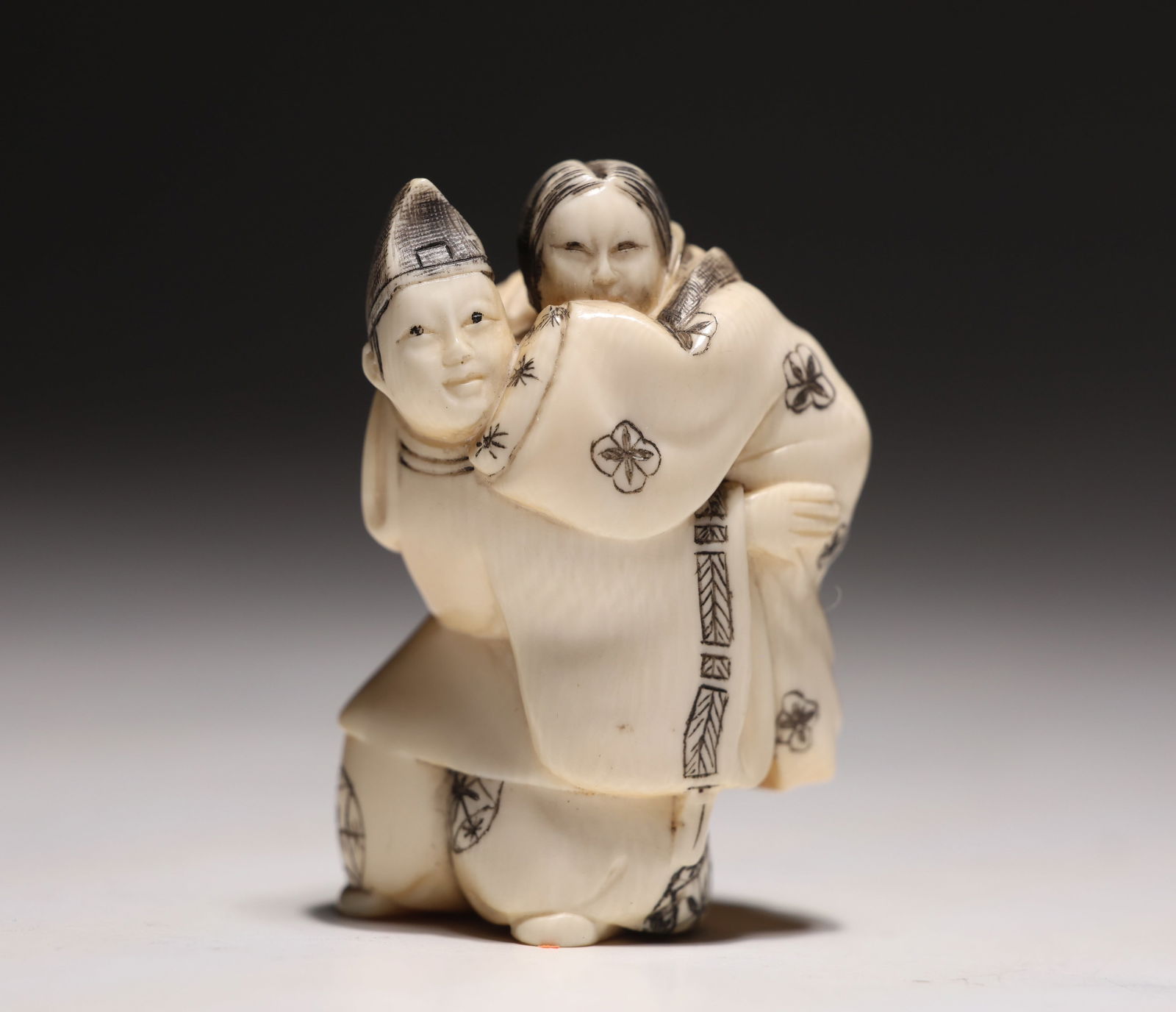 Japanese Carved Netsuke Men Carrying A Woman On His Back Figurine: Japanese Carved Netsuke Men Carrying A Woman On His Back Figurine (4 x 2.5 x 5 cm)