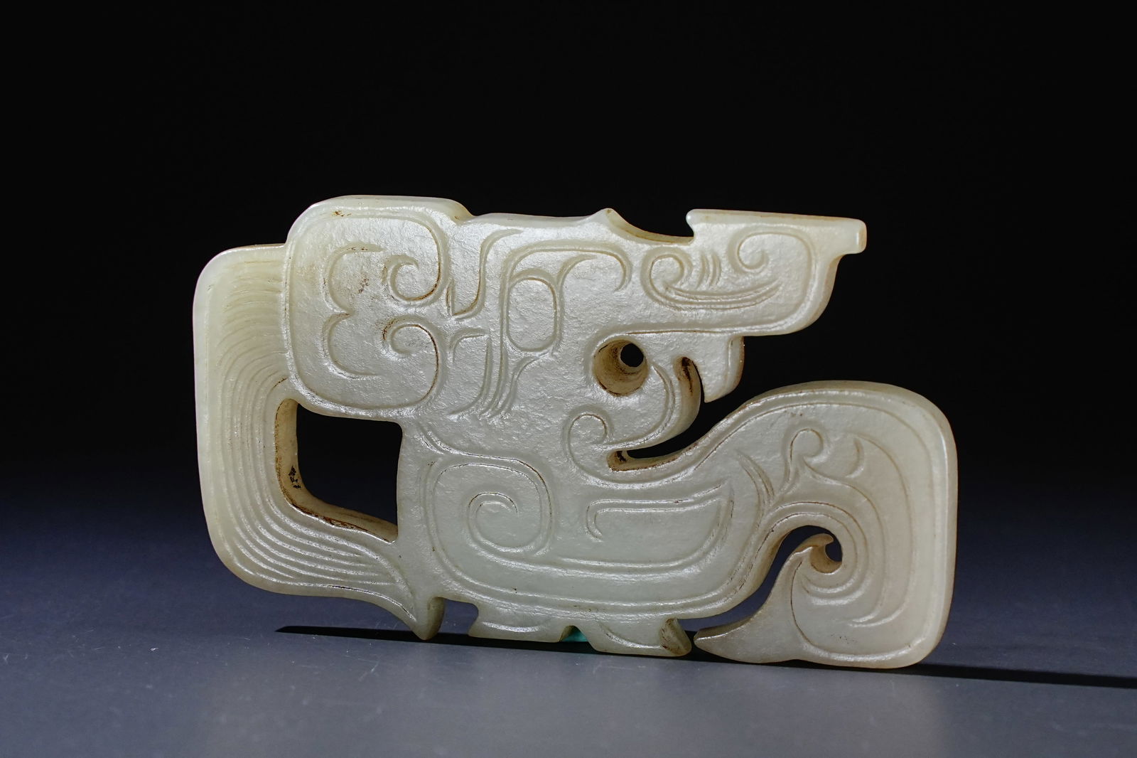 Jade Dragon Shape Flake: Jade Dragon Shape Flake (5.8 x 3.3 x 0.9 cm)