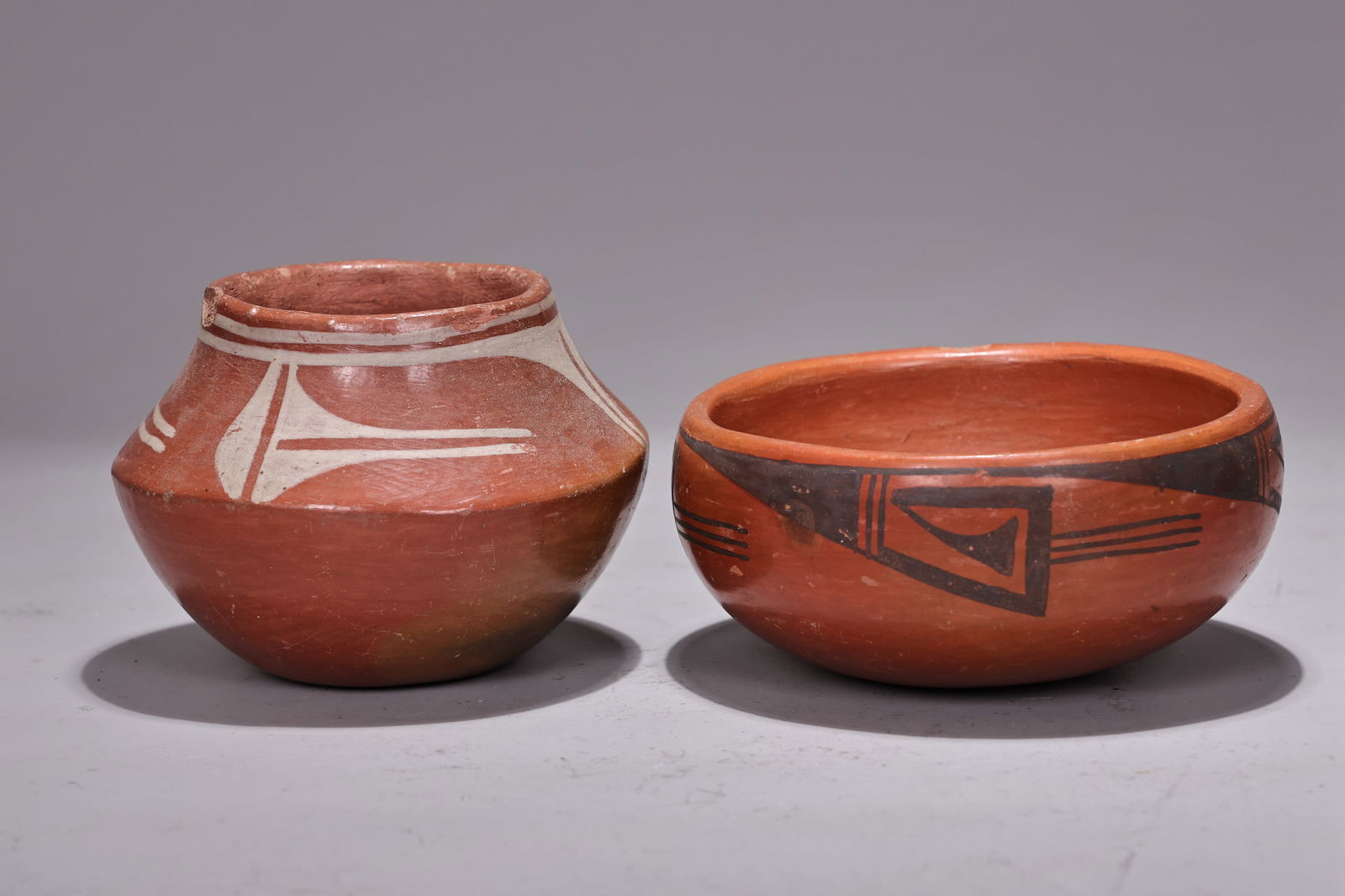 Two Southwest Native American Hopi Pottery Vessels: Two Southwest Native American Hopi Pottery Vessels (11 x 8 cm, 12 x 5 cm)