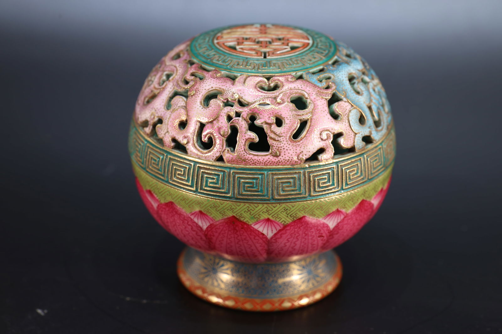 Famille Rose Dragon and Shou Pattern Porcelain Incense Burner: Famille Rose Dragon and Shou Pattern Porcelain Incense Burner (9 x 8cm)