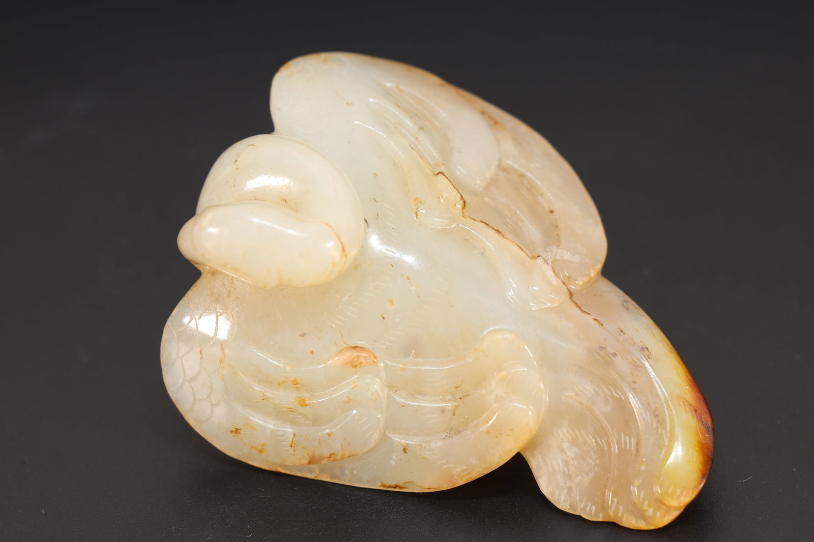 Jade Carved Bird Shape Ornament: Jade Carved Bird Shape Ornament (7 x 5.5 x 3cm)